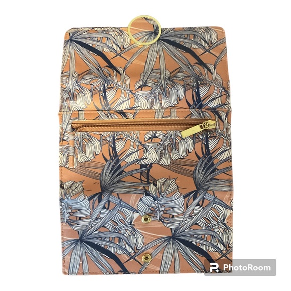 Women’s trifold, wallet, floral, print multiple pockets inside and out - Picture 5 of 5